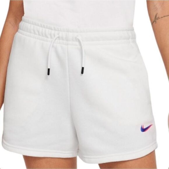 NWT Nike DJ4129-100 Women Sportswear Essential Shorts Standard Fit White - Picture 1 of 2